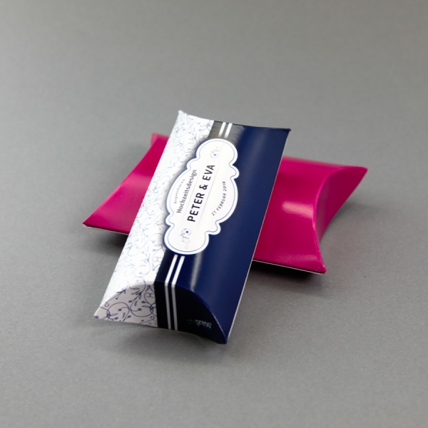 kissenbox-ovalschachtel-kissenverpackung-pillow-packaging-printing-drucken-druckerei-logodruck-8254_1x1.jpg